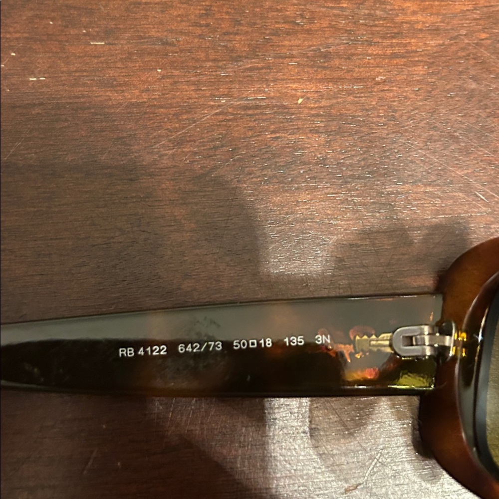 Ray-Ban Tortoiseshell Frame Sunglasses with Black Case - Picture 4 of 4